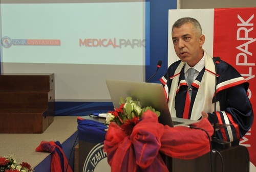 BEYAZ ÖNLÜKLERİNİ GİYEN İZÜ'LÜLER EĞİTİME BAŞLADI